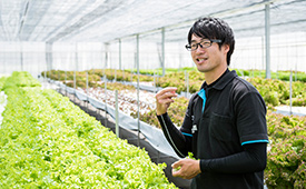 新鮮野菜を自ら届ける。自社配送99%が最大の強み